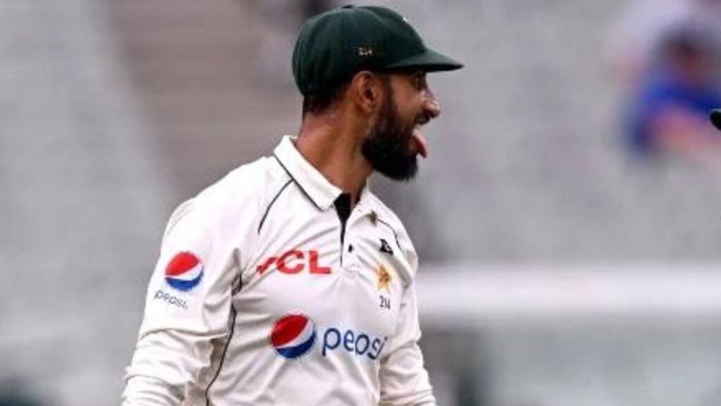 Video: Shan Masood Forgets Decorum, Argues with Coach During Live Match