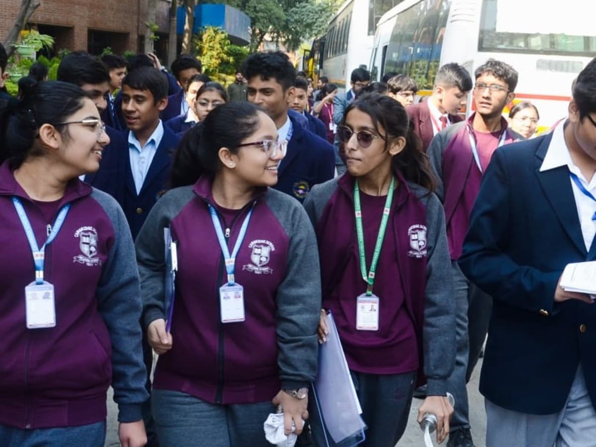 CBSE 10th Hindi Exam Review: Long Yet Manageable, Student and Teacher Reactions