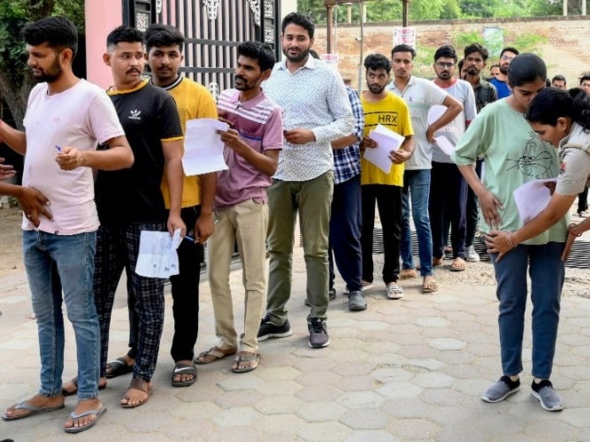 UPPSC PCS Mains Applications Open: 947 Vacancies Available!