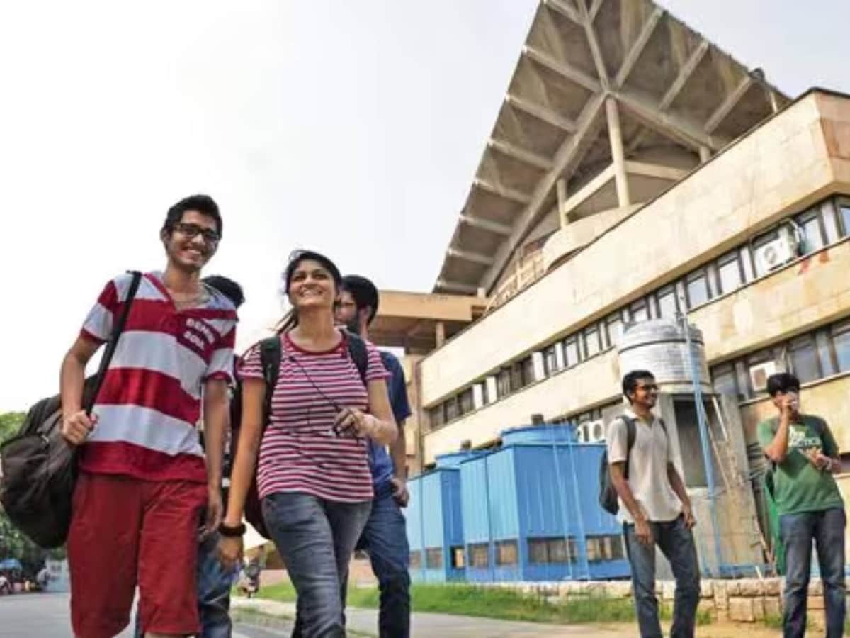 Delhi vs Bombay IIT: Which Topper's Choice Reigns Supreme? Insights from Ranking Data