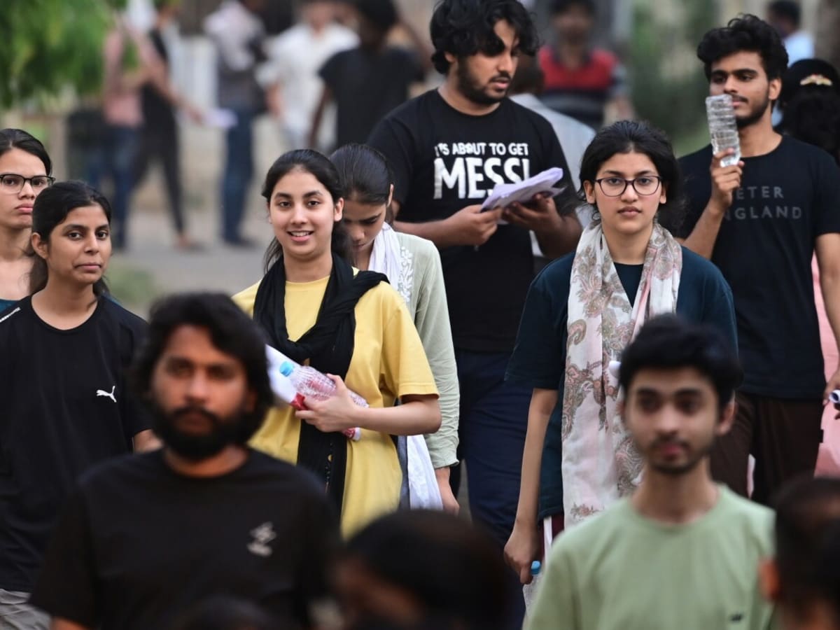 UPPSC RO ARO Exam Today: Entry Deadline, Essentials, and 10 Key Rules